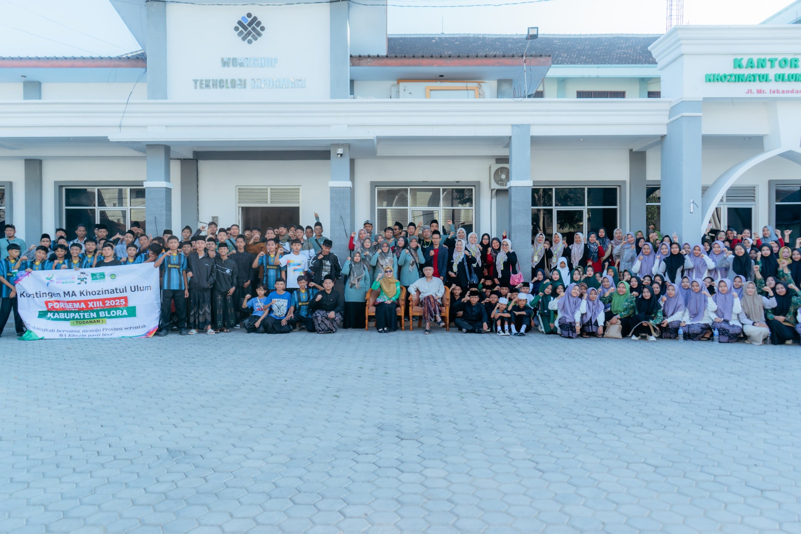 Membanggakan! Siswa-siswi delegasi MI, MTs, dan MA Khozinatul Ulum Ukir Prestasi di PORSEMA XIII
